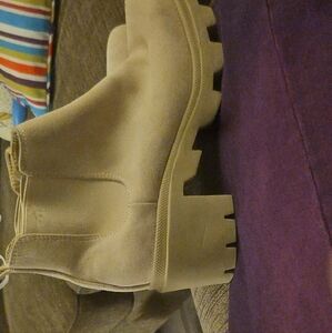 Women's Cream Suade Ankle Boots Steve Madden New